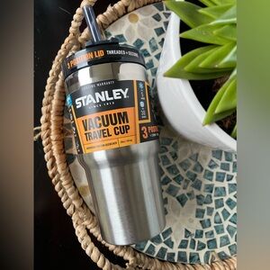 Stanley STAINLESS STEEL BLUE 20oz Tumbler no bear logo from 2016